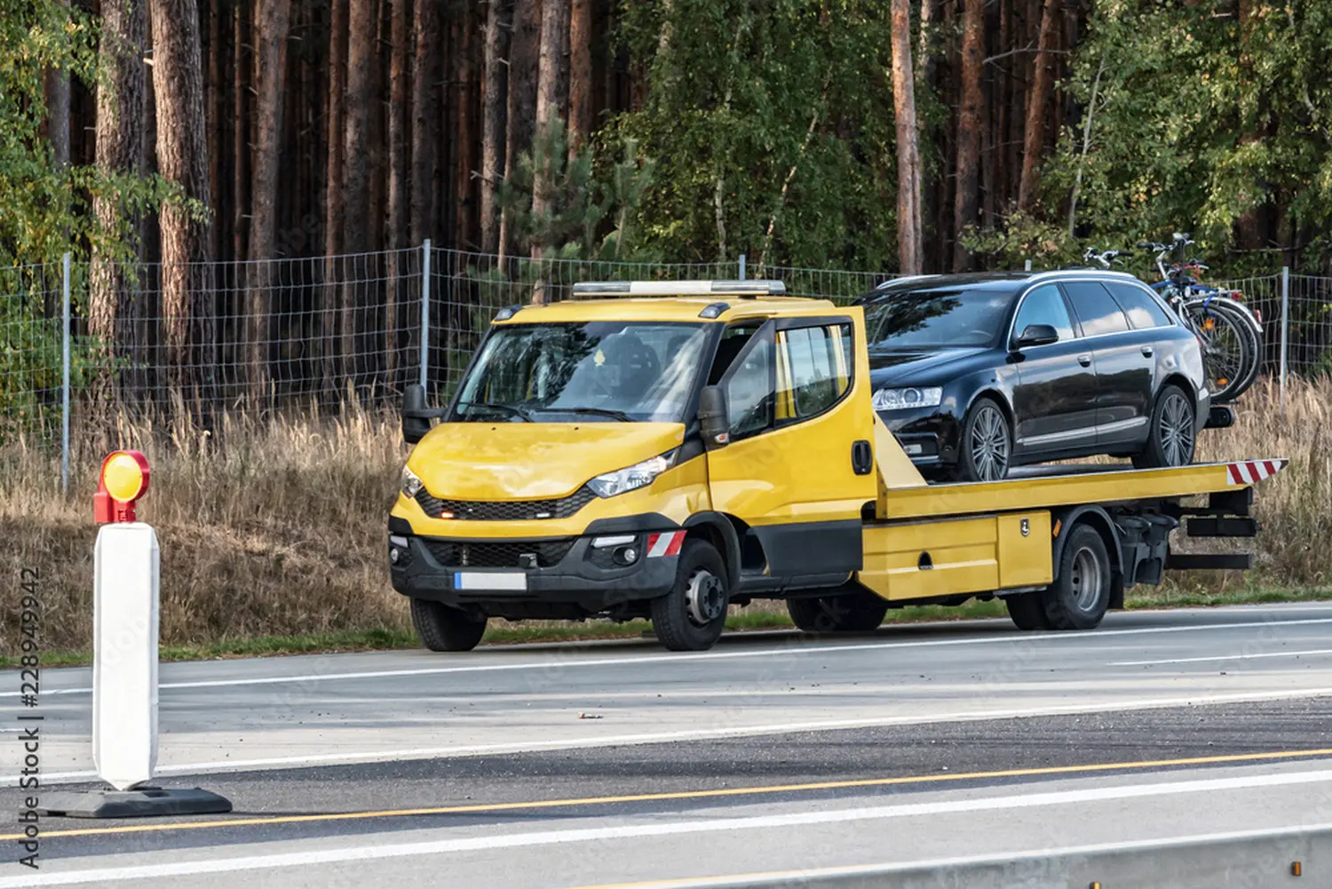 EULER KFZ MEISTERBETRIEB - Kfz-Meisterwerkstatt -Abschleppwagen auf der deutschen Autobahn 