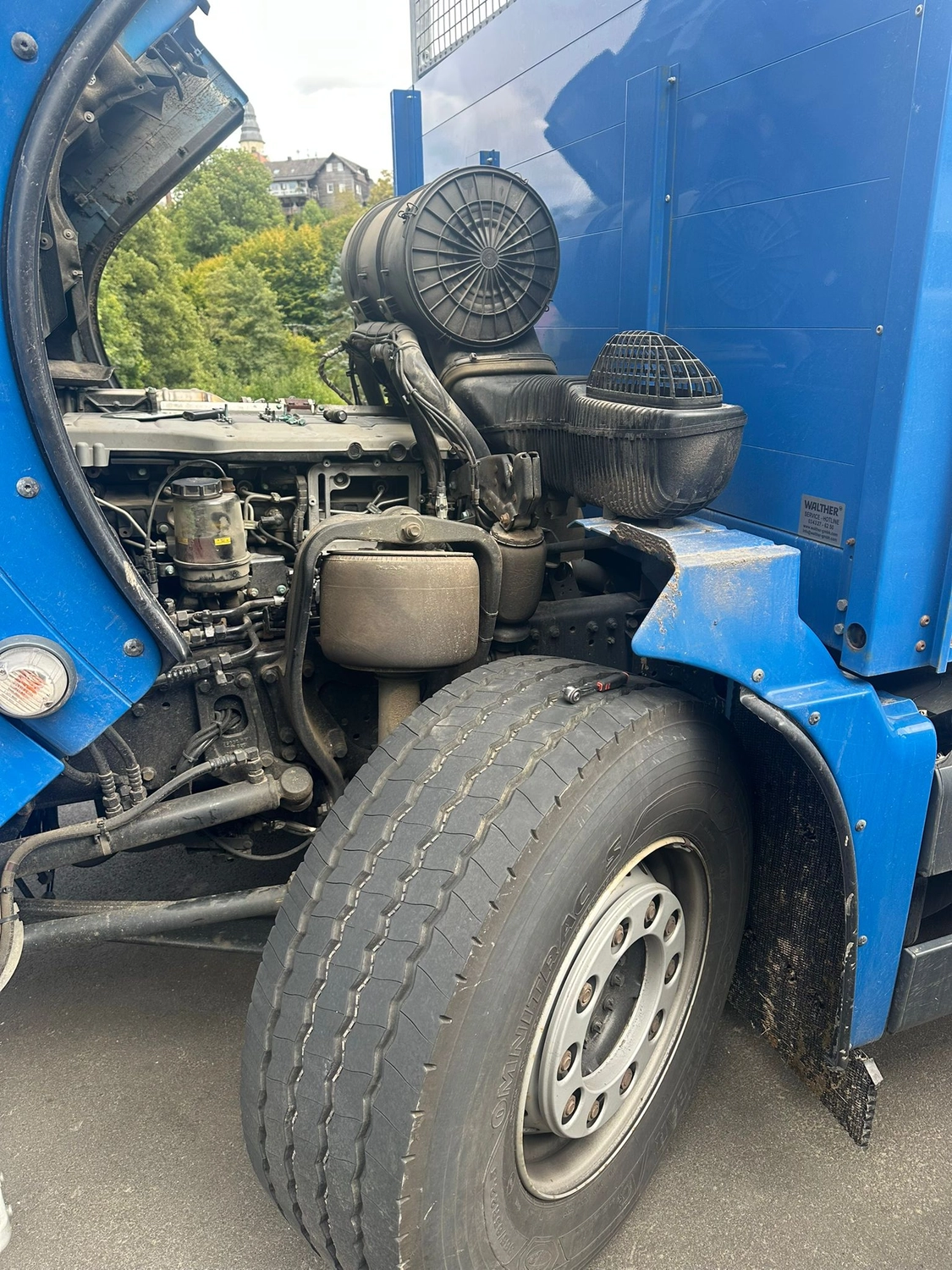 EULER KFZ MEISTERBETRIEB - Kfz-Meisterwerkstatt -Moderne Landwirtschaft mit Biokraftstoff-Traktor im Einsatz